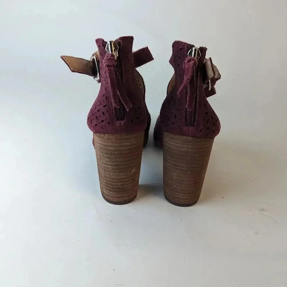NWT Crown & Ivy Suede Stacked Heels - 7.5 - Picture 3 of 8